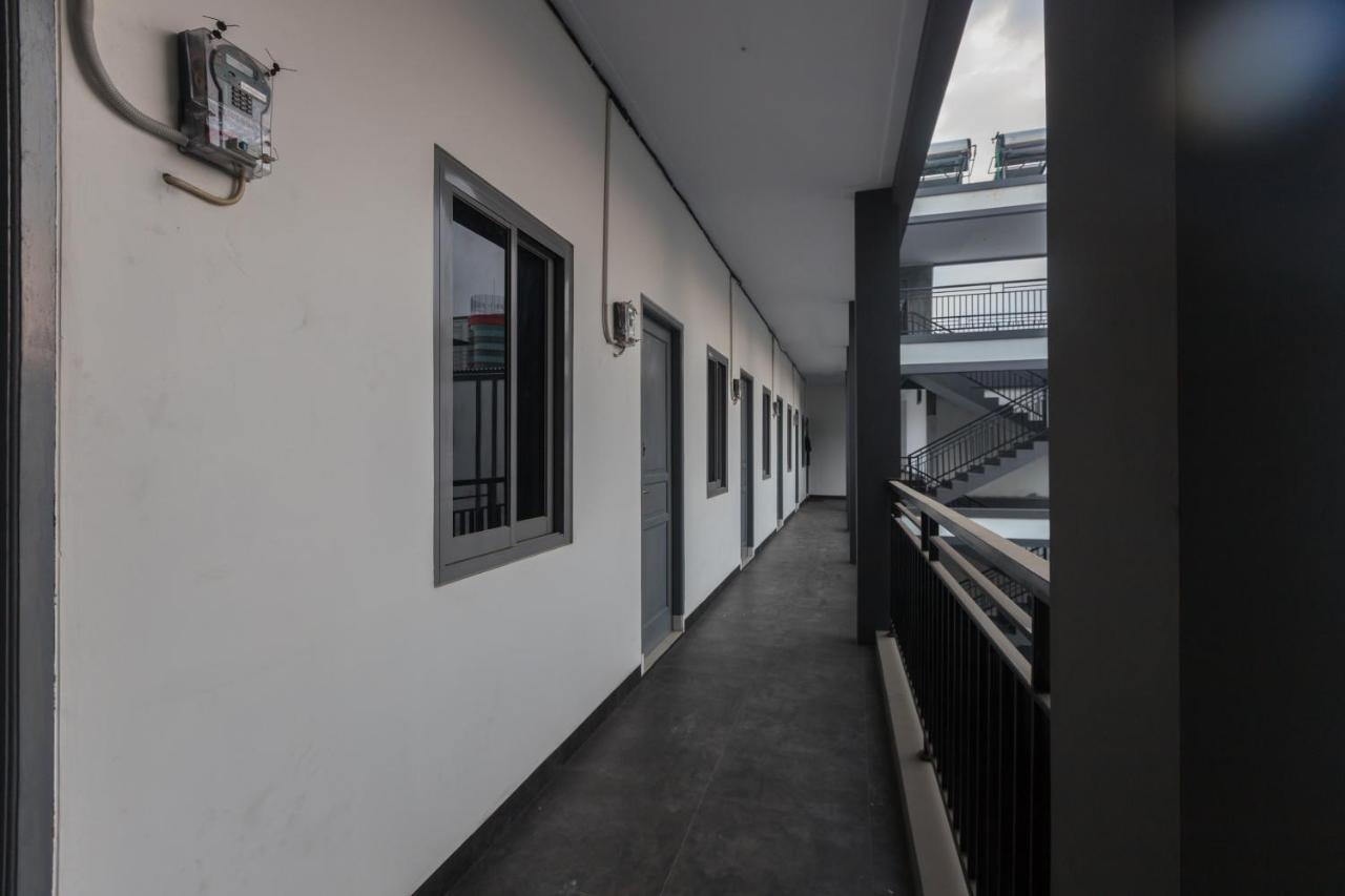 Oyo 1310 Urban Residence Jakarta Exterior foto